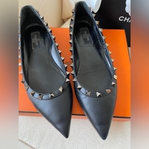 SOLD. GUC Valentino Rockstud flats size 8.5